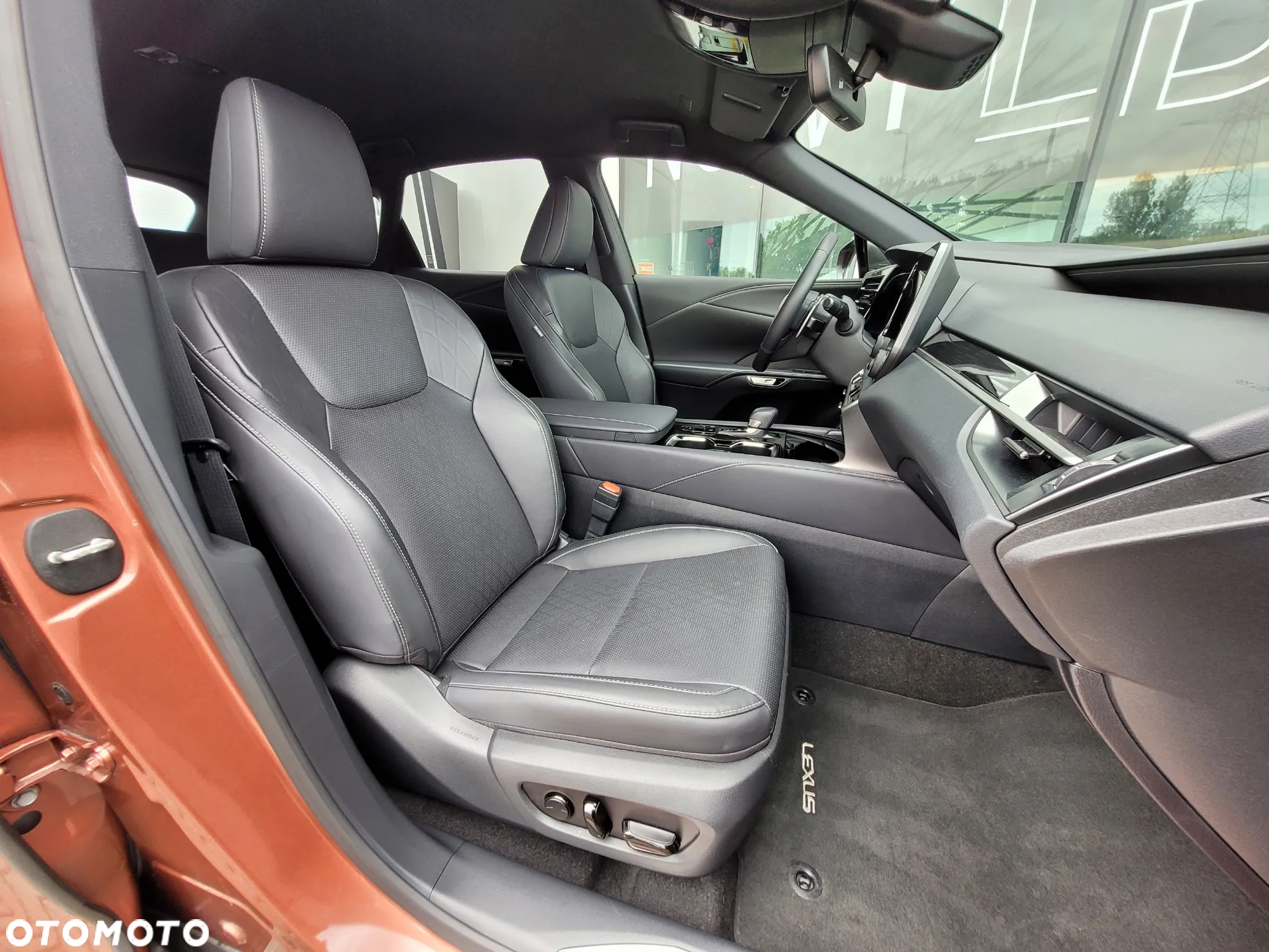 Lexus RX 350h F Sport Design - 13