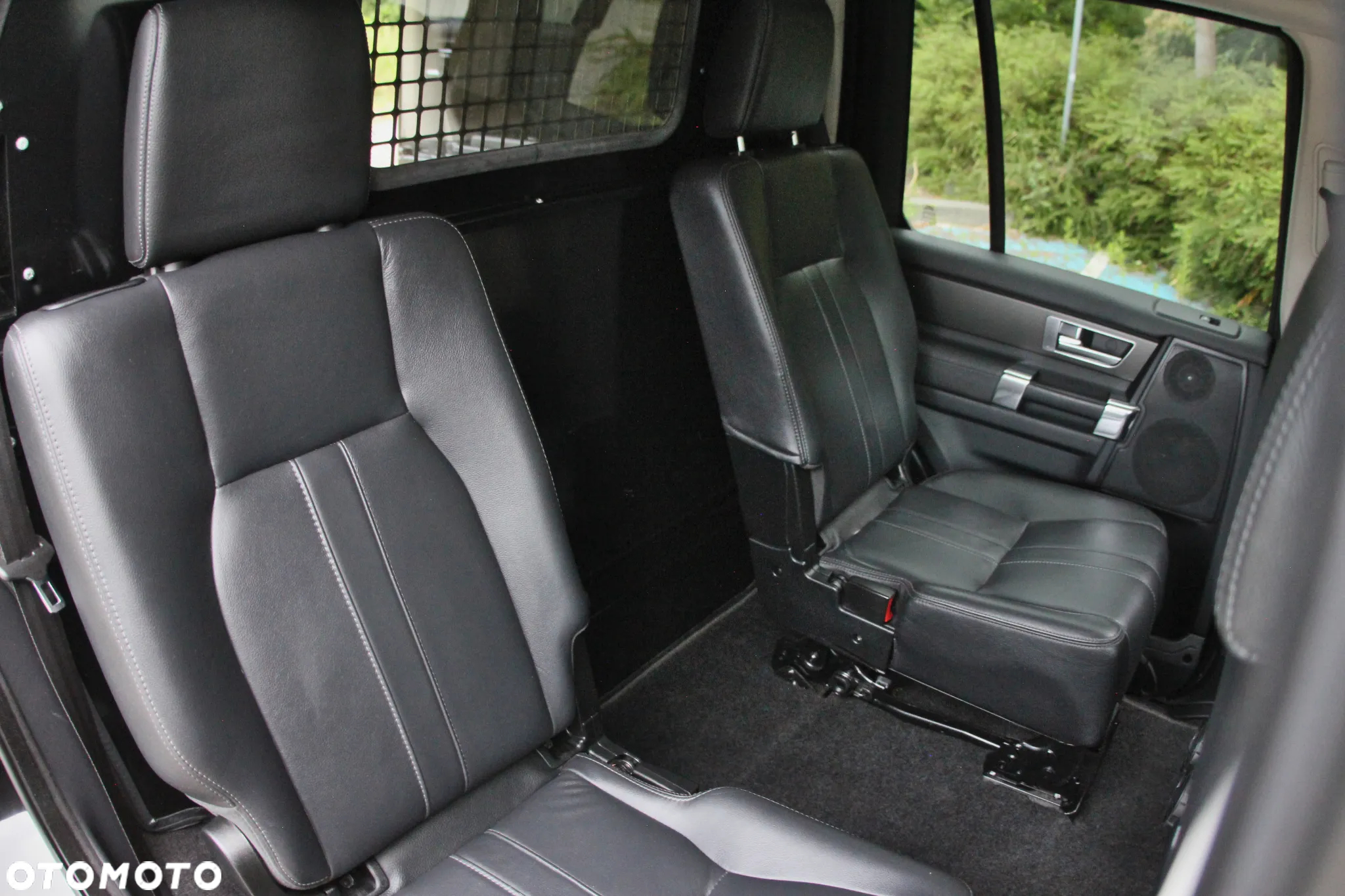 Land Rover Discovery - 24
