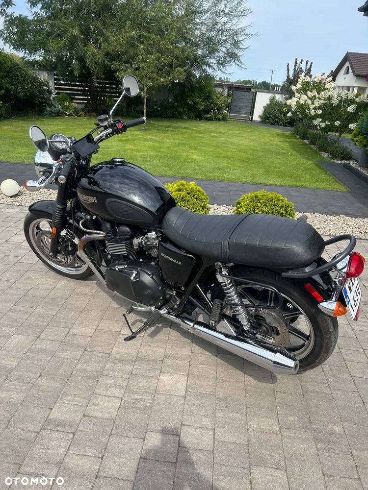 Triumph Bonneville - 3