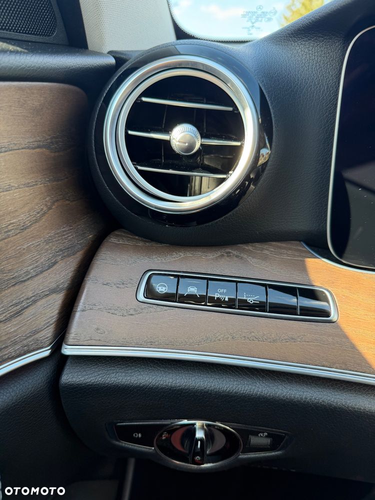 Mercedes-Benz Klasa E 220 d 4-Matic Business Edition 9G-TRONIC - 14
