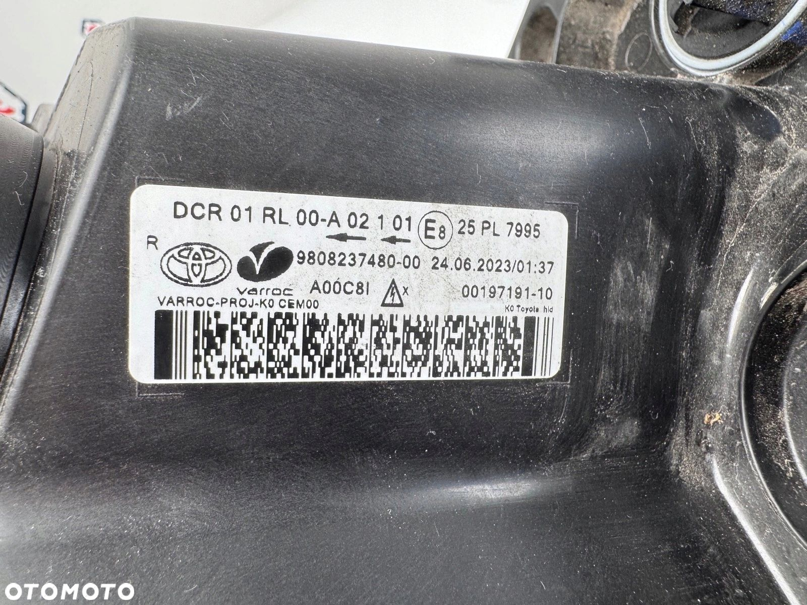 LAMPA PRAWA PRZÓD TOYOTA PROACE II XENON - 7