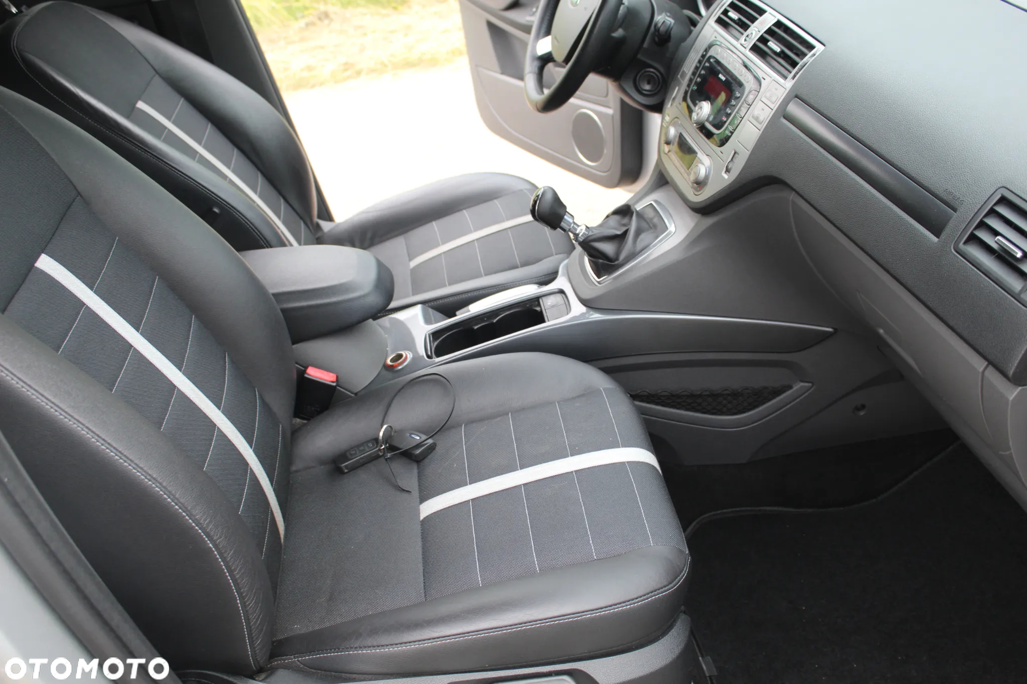Ford Kuga 2.0 TDCi 2x4 Titanium - 12