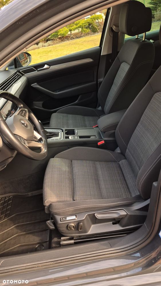 Volkswagen Passat - 33