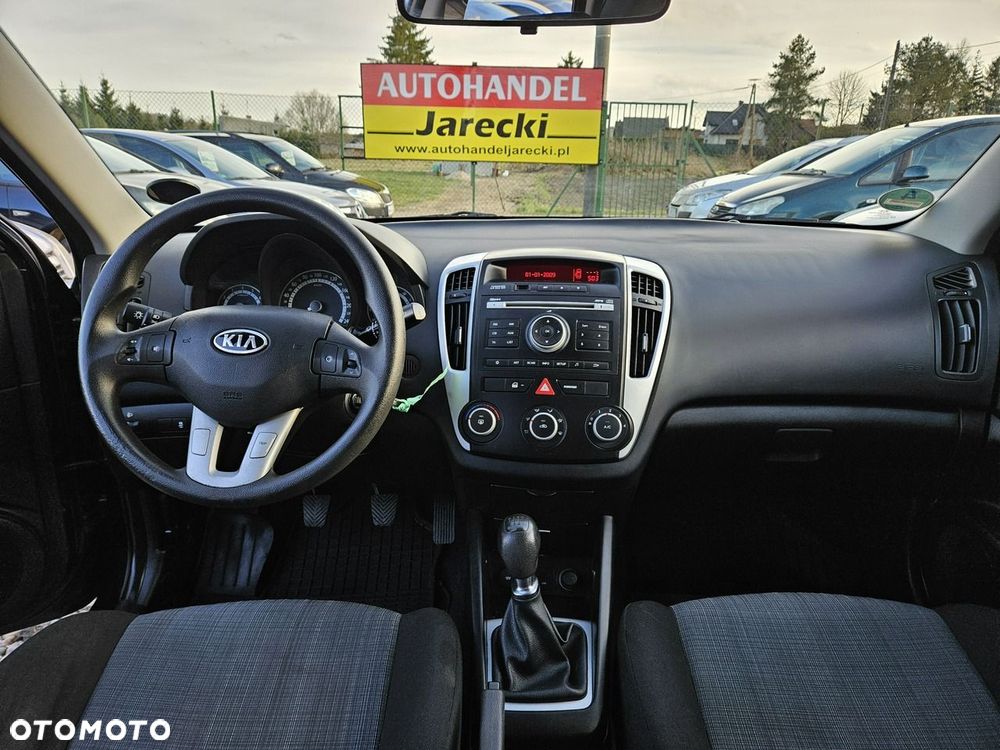Kia Ceed - 12