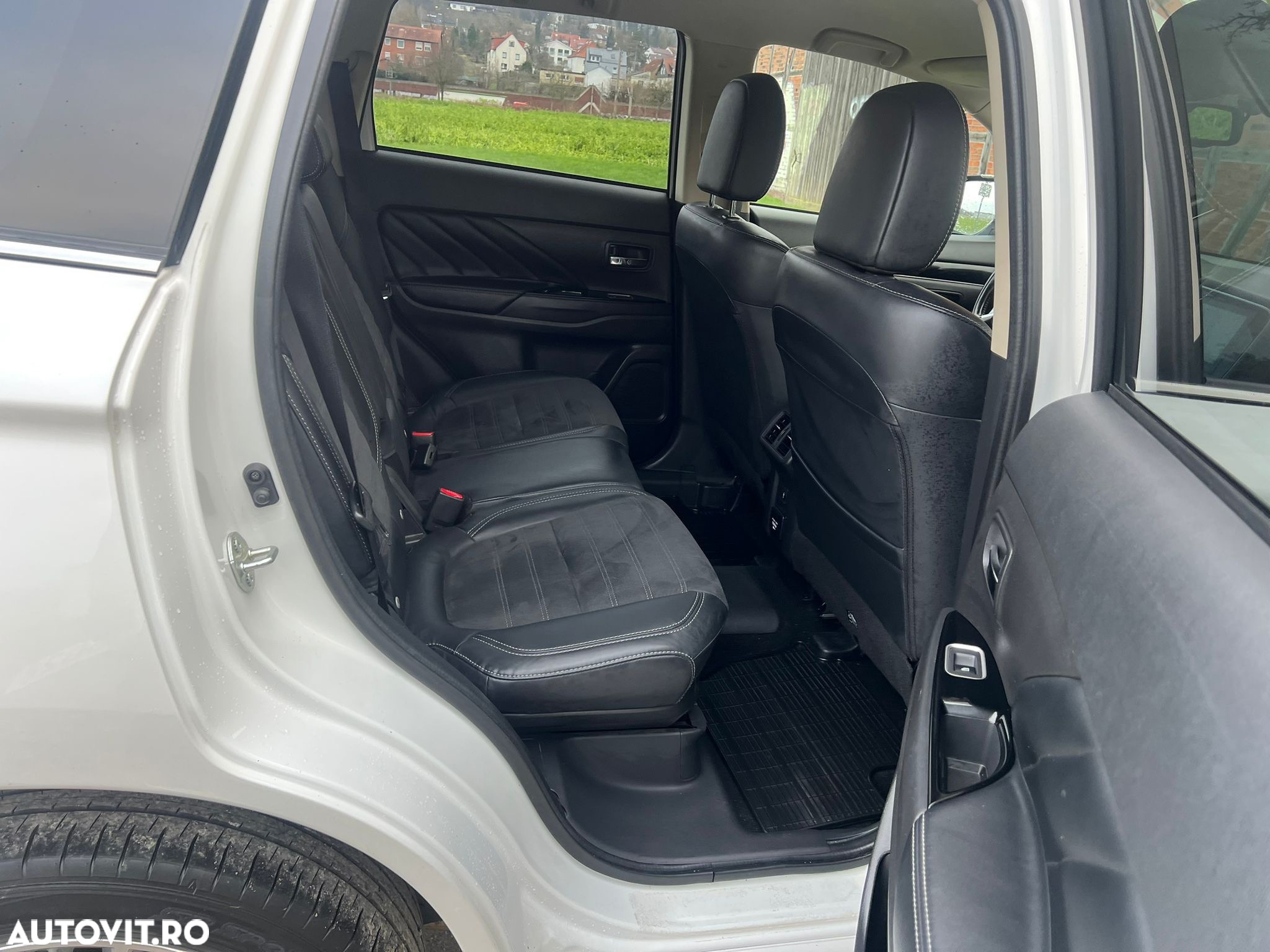 Mitsubishi Outlander 2.4 4WD Plug-In Hybrid Diamant+ - 13