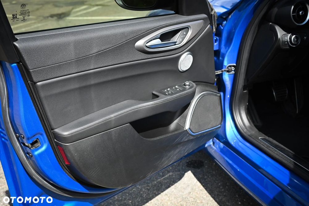 Alfa Romeo Giulia 2.0 Turbo 16V AT8-Q4 Veloce Ti - 22