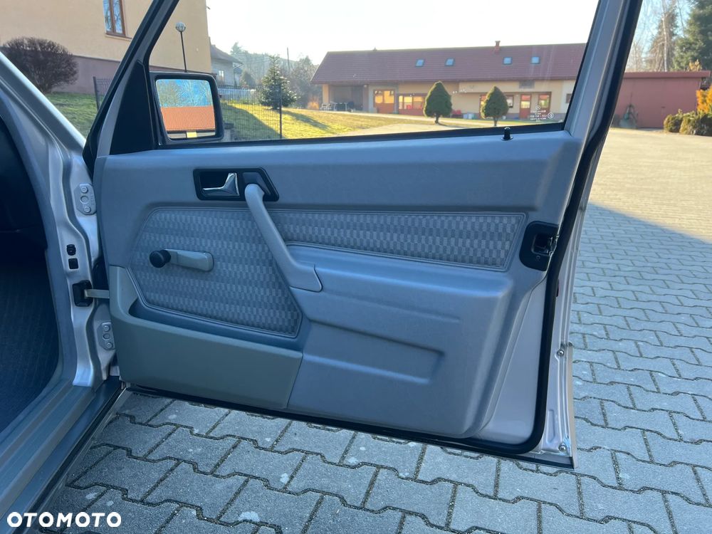 Mercedes-Benz W201 (190) - 36