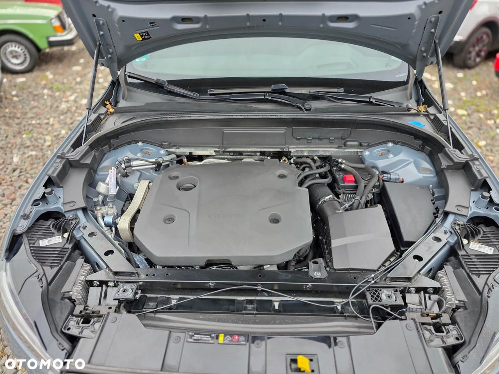 Volvo XC 60 B4 D AWD Plus Dark - 19