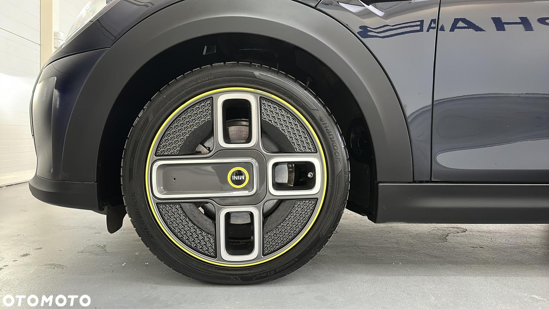MINI Cooper SE Classic Trim - 19