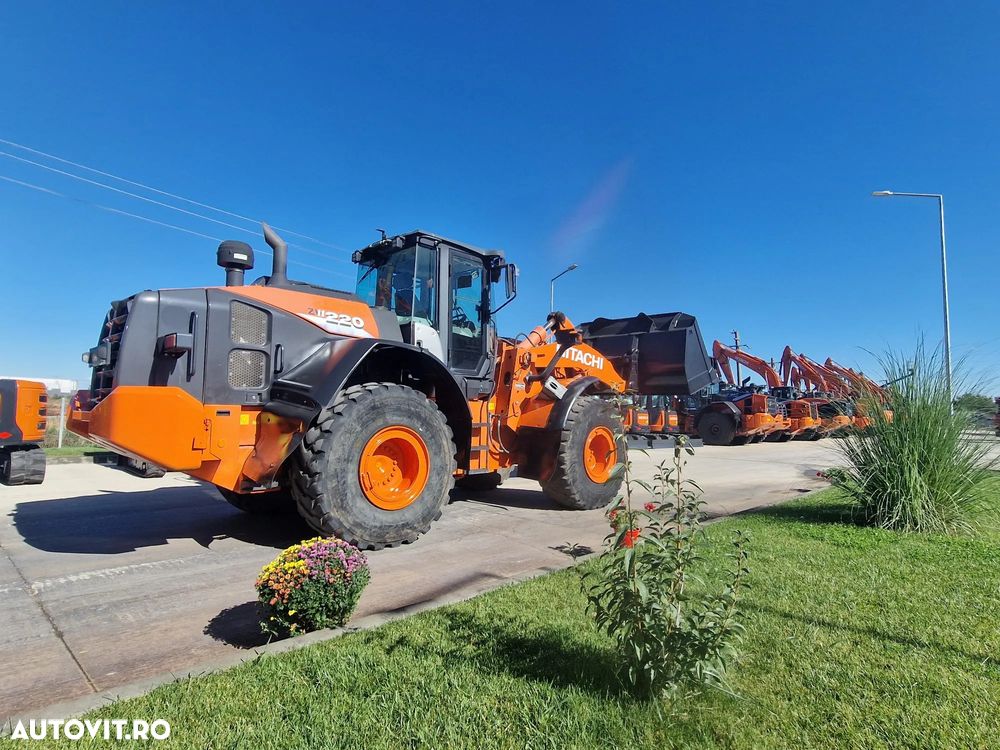 Hitachi ZW220, CUPA 3,5mc, 2018, 24.,392km, 5.880h, consum mediu 8l/h, Gresare automata, Anv MICHELIN 60% OK, ridica 15t, motor 201CP stage IV, basculare cupa la 4,2m, CUPLA RAPIDA, Posibilitate leasing 3 ani, PROMOTIE 86900 EUR+Tva - 5