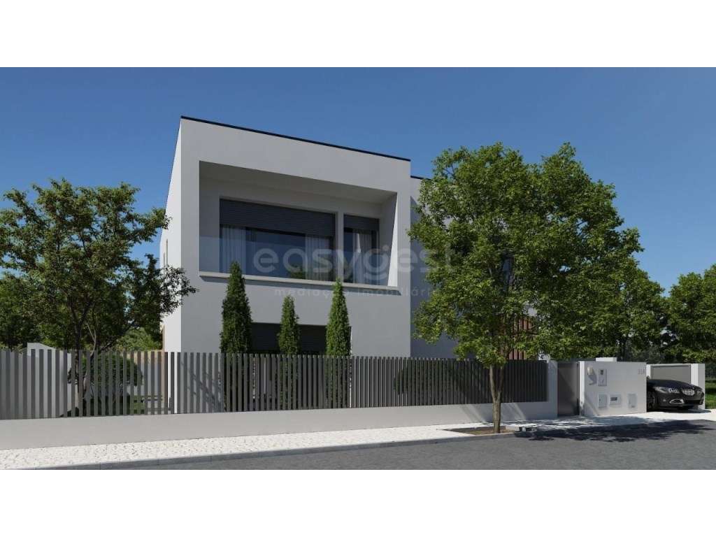 Moradia T4 com Ampla Luminosidade ,e Acabamentos de qualidade - Grande imagem: 2/15