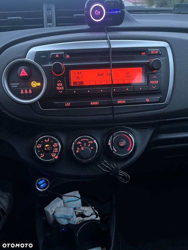 Toyota Yaris 1.0 Premium - 12