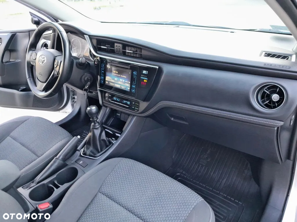 Toyota Corolla 1.6 Comfort - 9