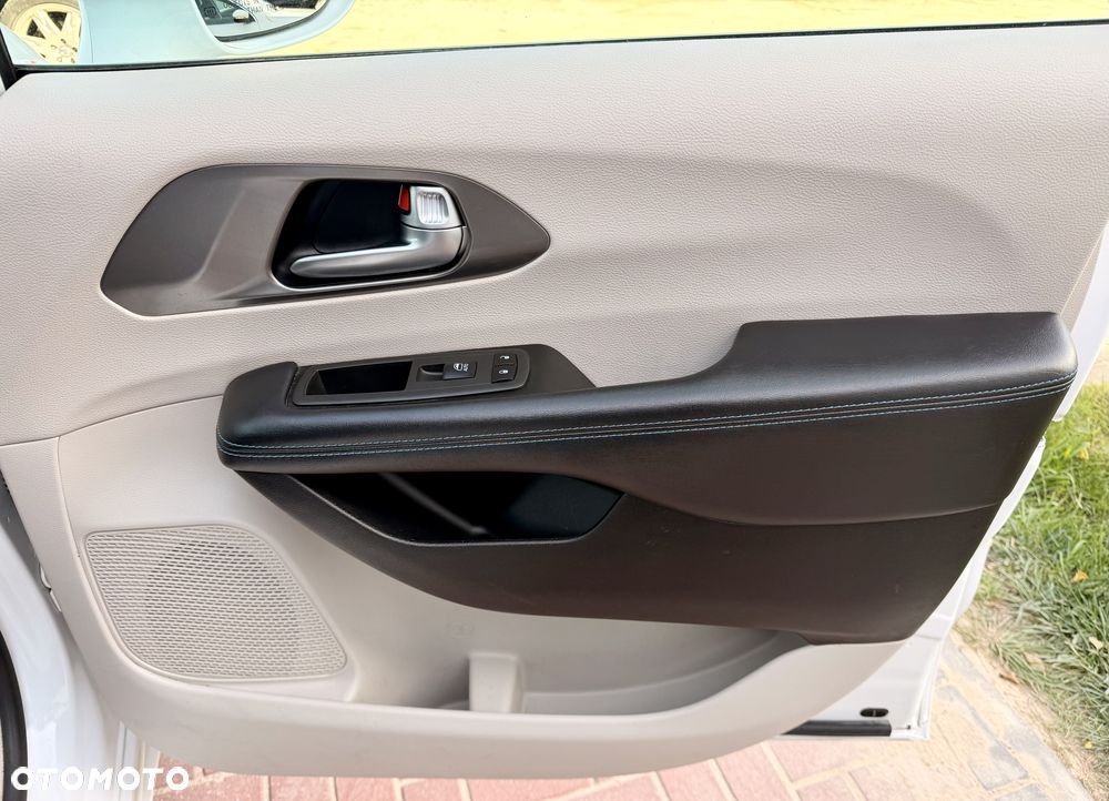 Chrysler Pacifica - 19