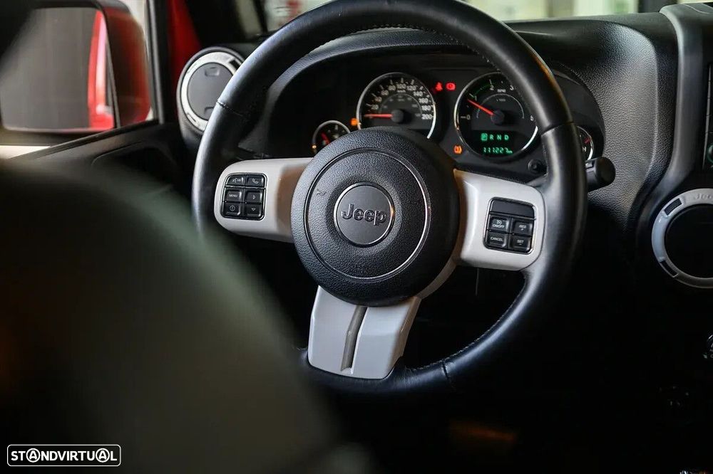 Jeep Wrangler 2.8 CRD Auto Sport - 39