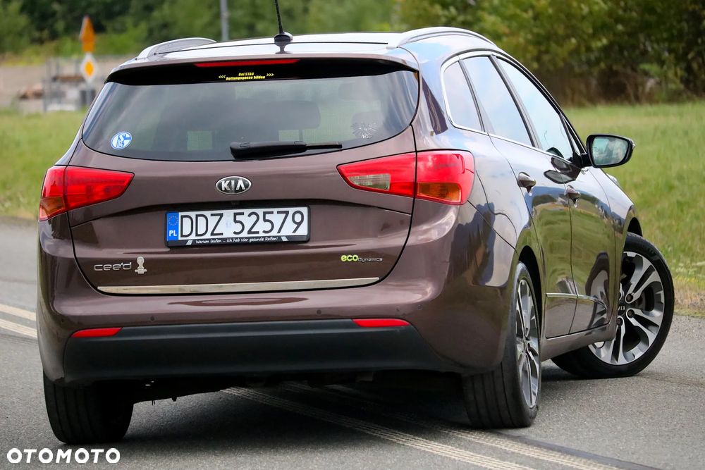 Kia Ceed 1.6 CRDi 128 Fifa World Cup Edition - 25