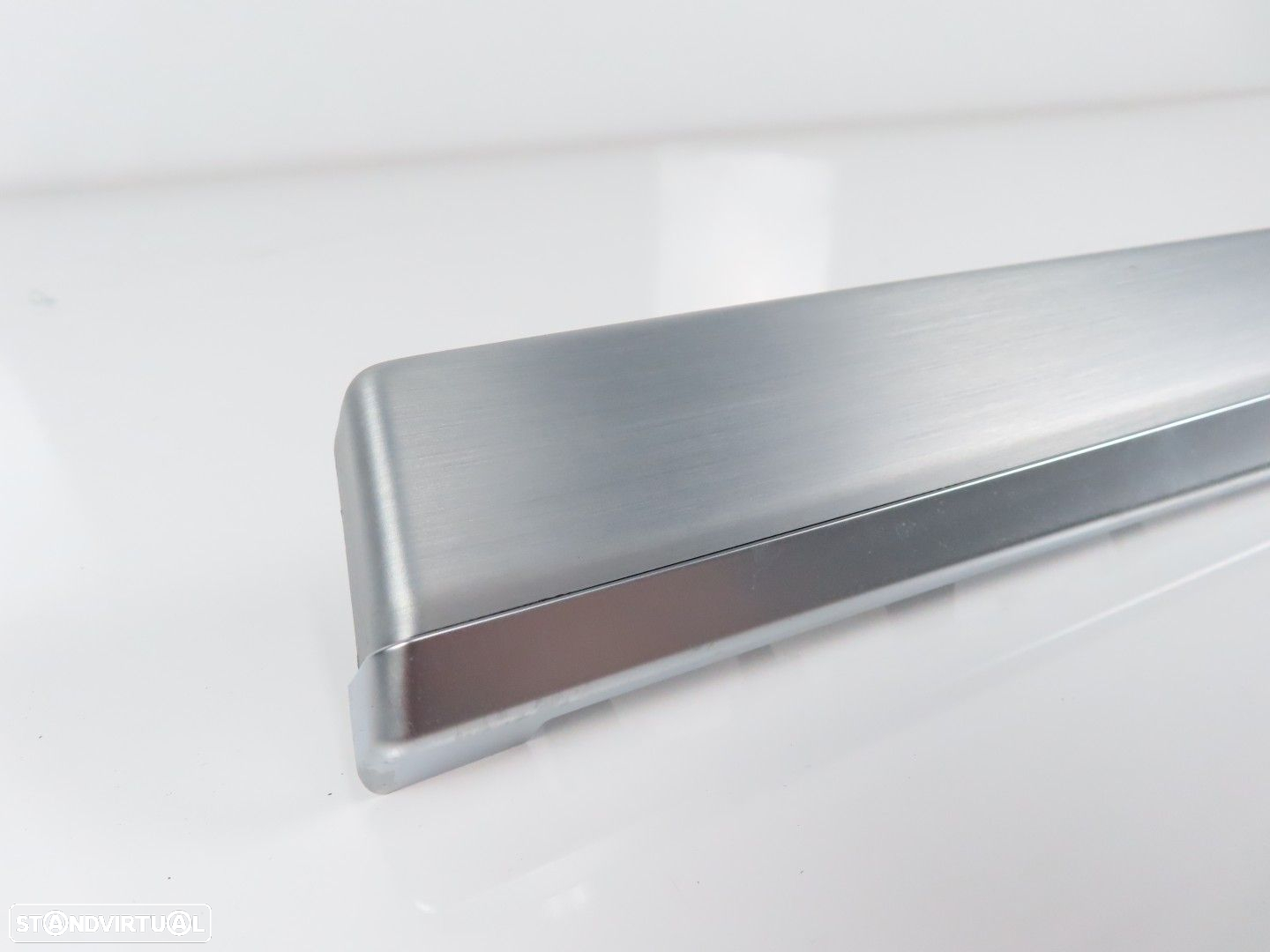 Friso da porta em Alumínio Escovado Direito/Trás Seminovo/ Original BMW 5 (F10)/... - 2