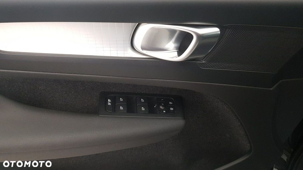 Volvo XC 40 - 18
