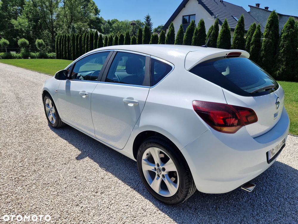Opel Astra 1.6 Turbo - 21