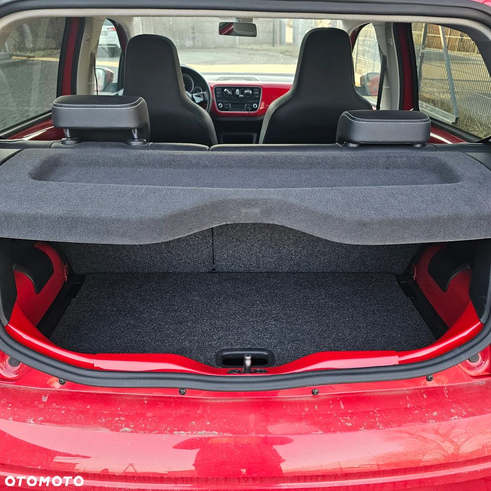 Volkswagen up! BlueMotion Technology colour fortana red - 15