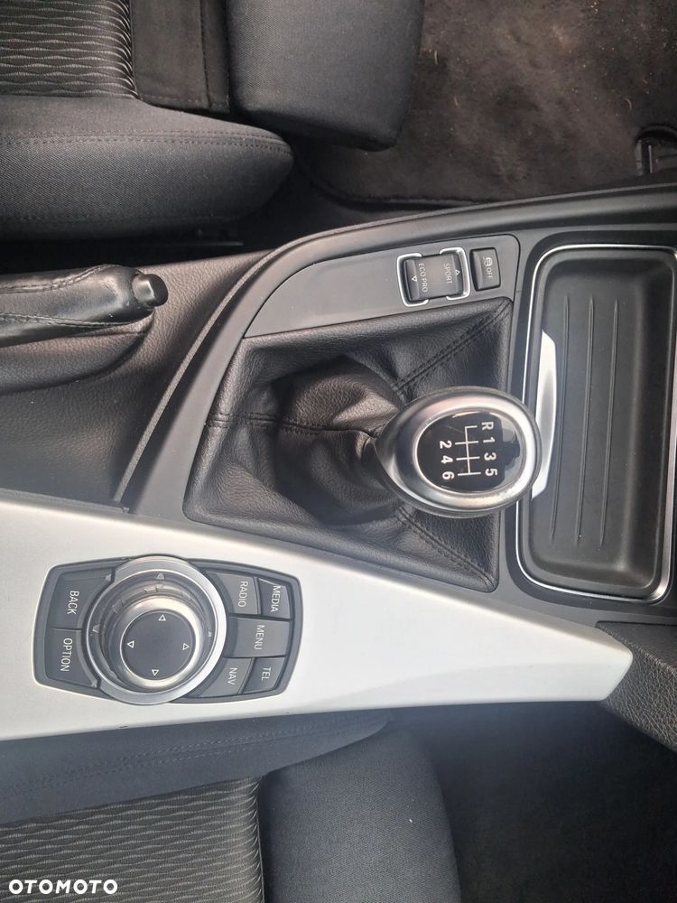 BMW Seria 3 318d Sport Line - 26