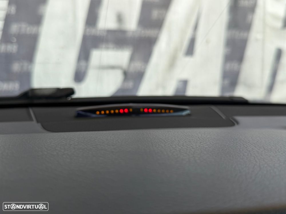Mercedes-Benz E 220 CDI Avantgarde BlueEfficiency Auto. - 27