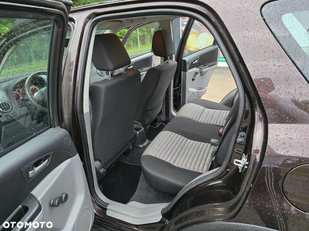 Suzuki SX4 1.6 Comfort Plus - 9