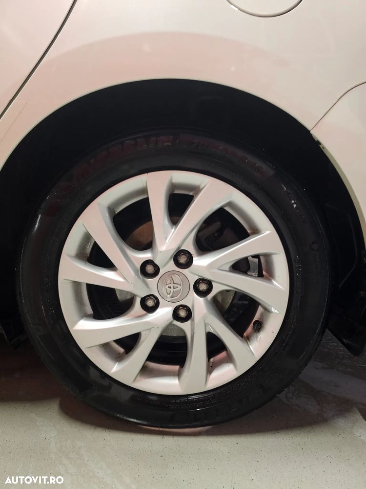 Toyota Auris 1.8 L VVT-i Luna - 6