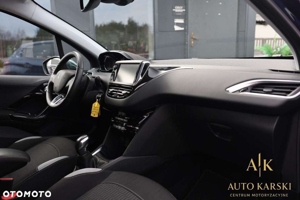 Peugeot 208 - 32