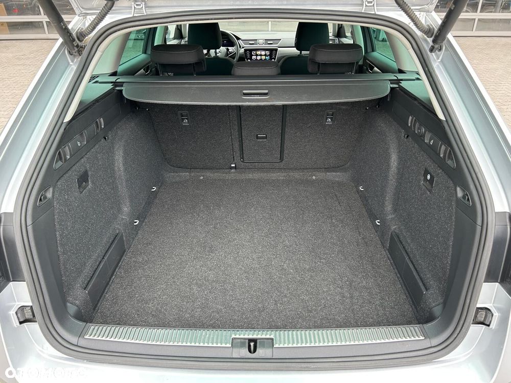 Skoda Superb 2.0 TSI Style DSG - 11