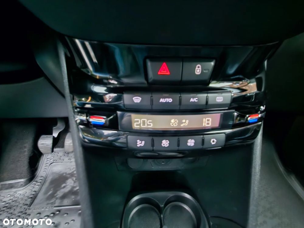 Peugeot 208 1.2 PureTech Allure - 22