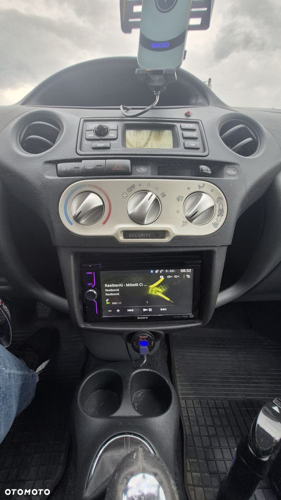 Toyota Yaris 1.0 Base - 13