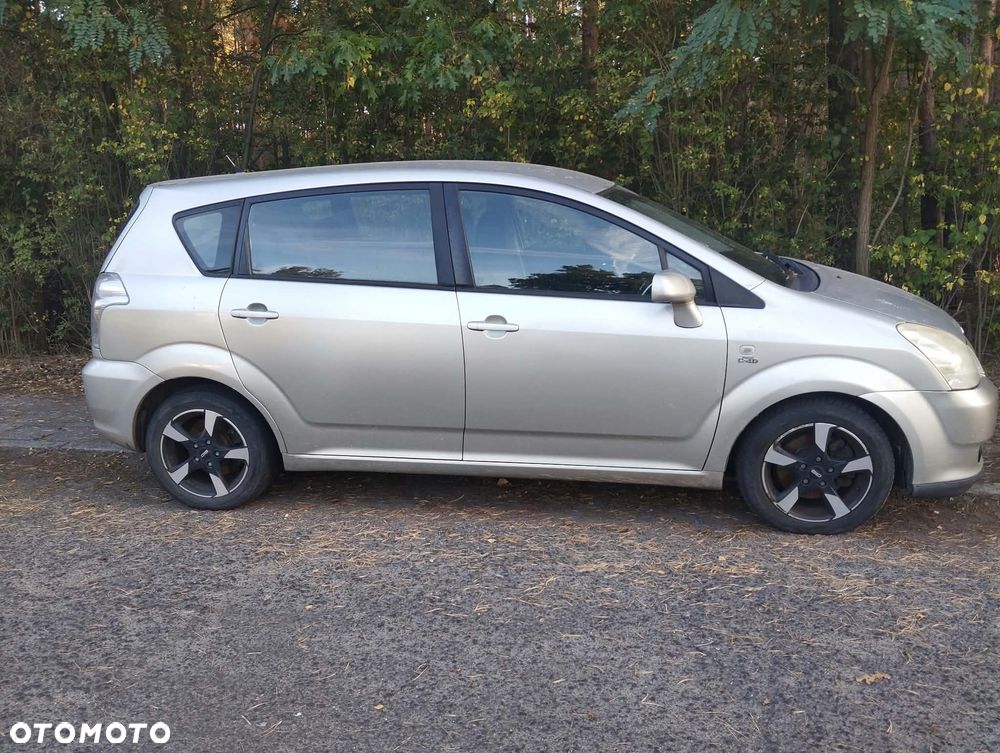 Toyota Corolla Verso - 3