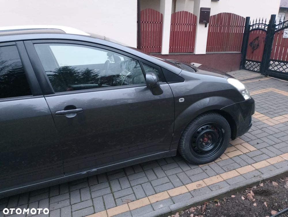 Toyota Corolla Verso - 12