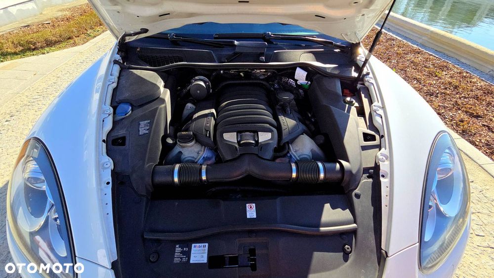 Porsche Cayenne S - 16