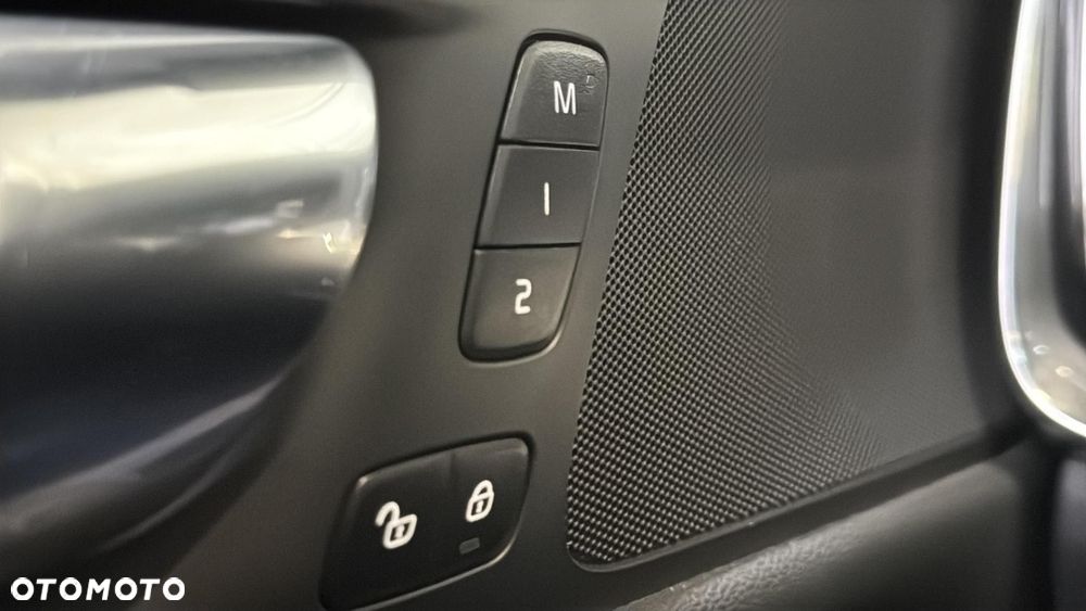 Volvo V60 B4 D R-Design - 35