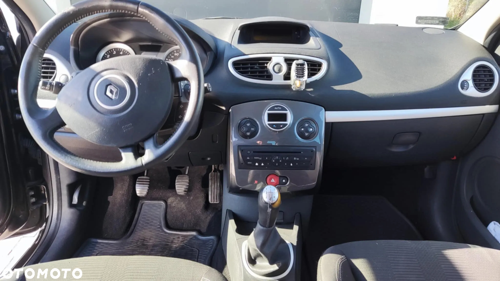 Renault Clio - 9