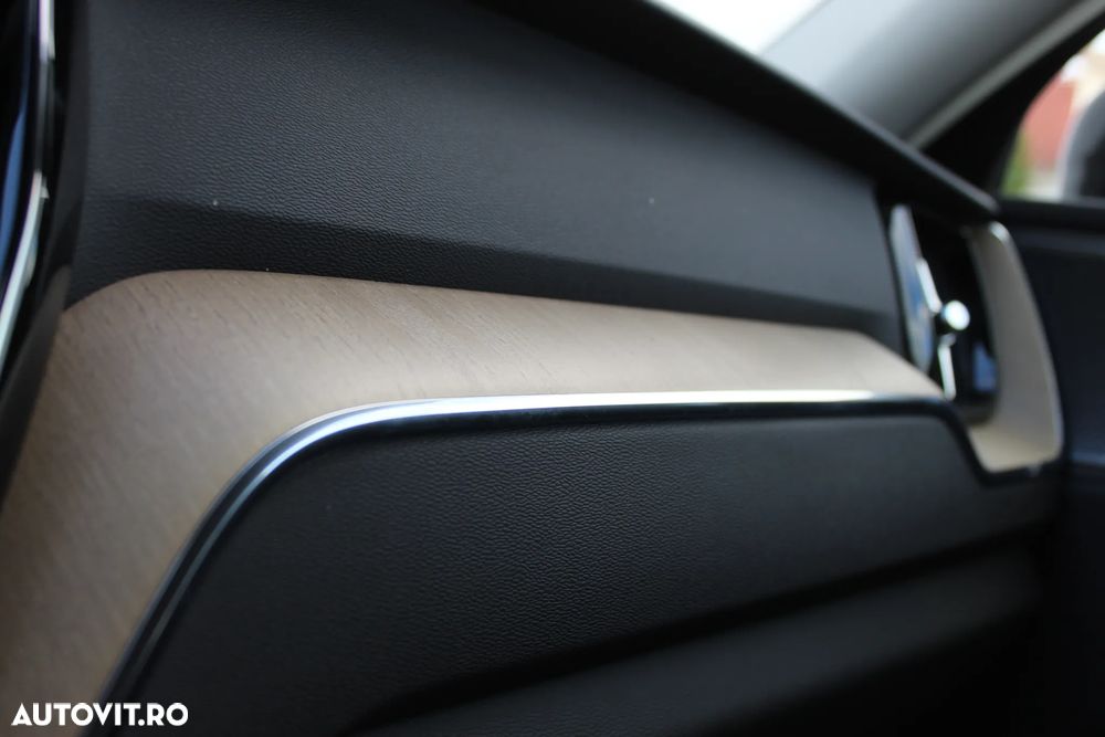 Volvo XC 60 B5 AT AWD MHEV Plus Dark - 18