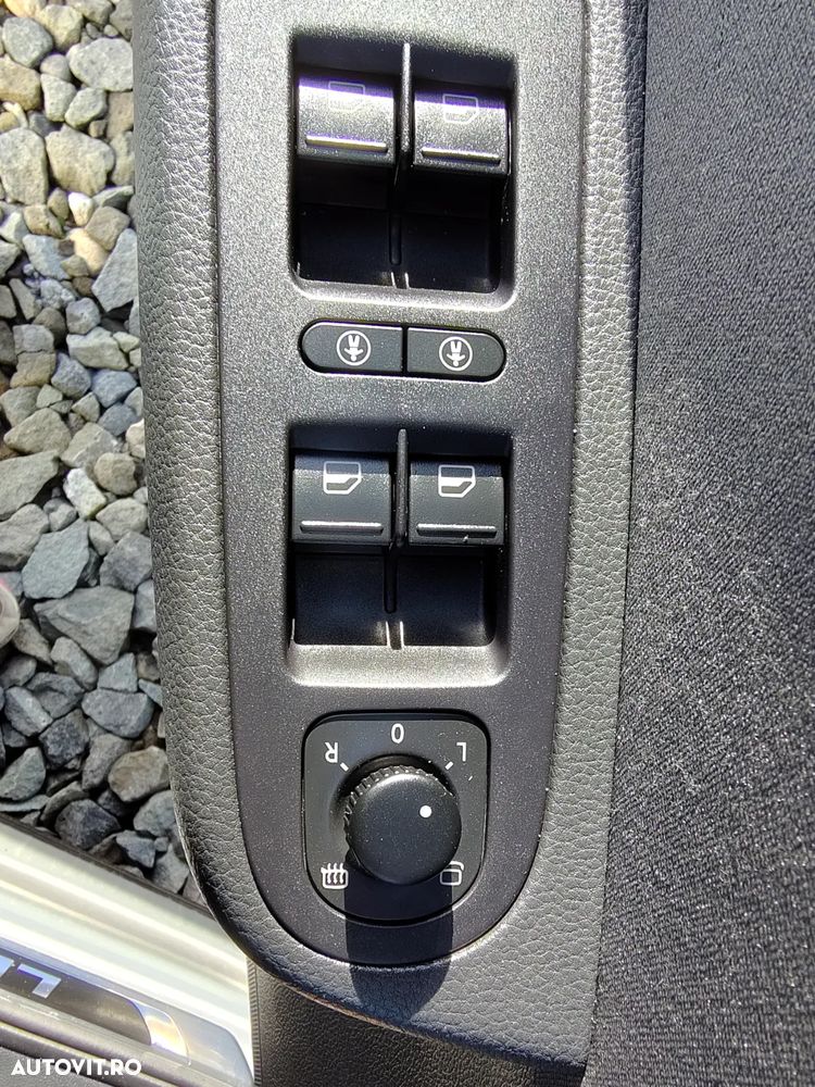 Volkswagen Sharan 2.0 TDI 4MOTION Blue Motion Style - 31