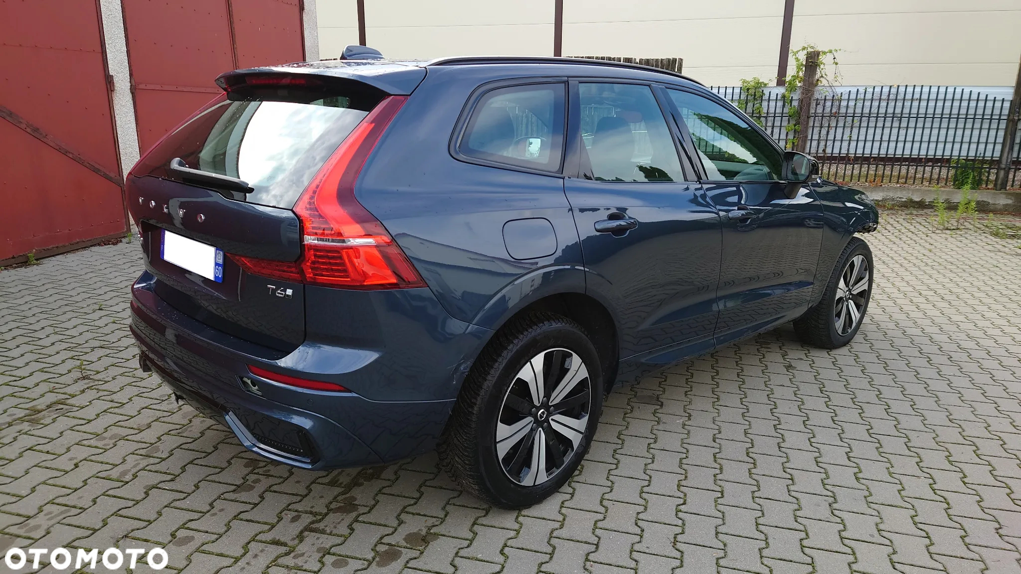 Volvo XC 60 T6 AWD Plug-in Hybrid Plus Dark - 3