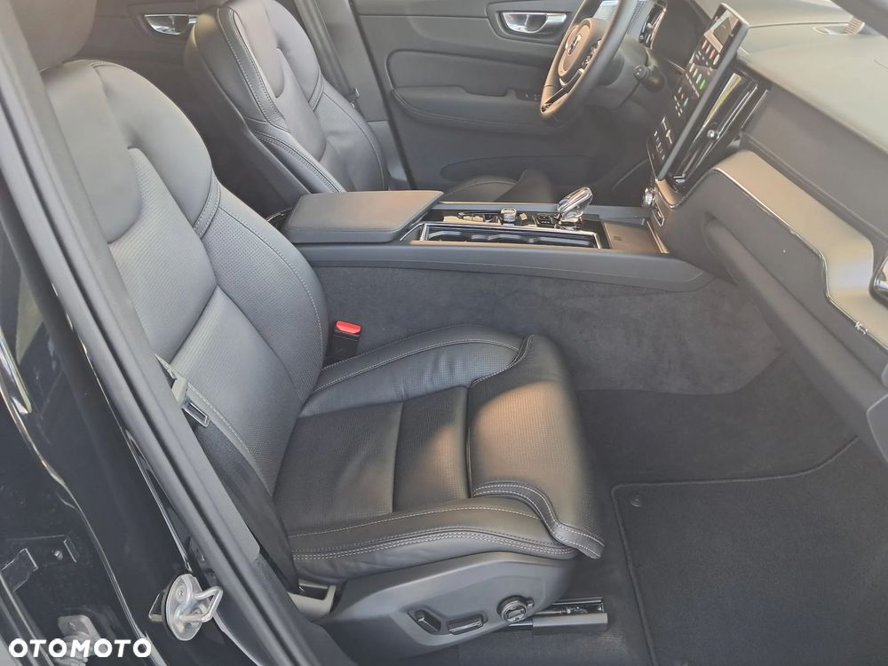 Volvo XC 60 B5 B AWD Ultra Black Edition - 19