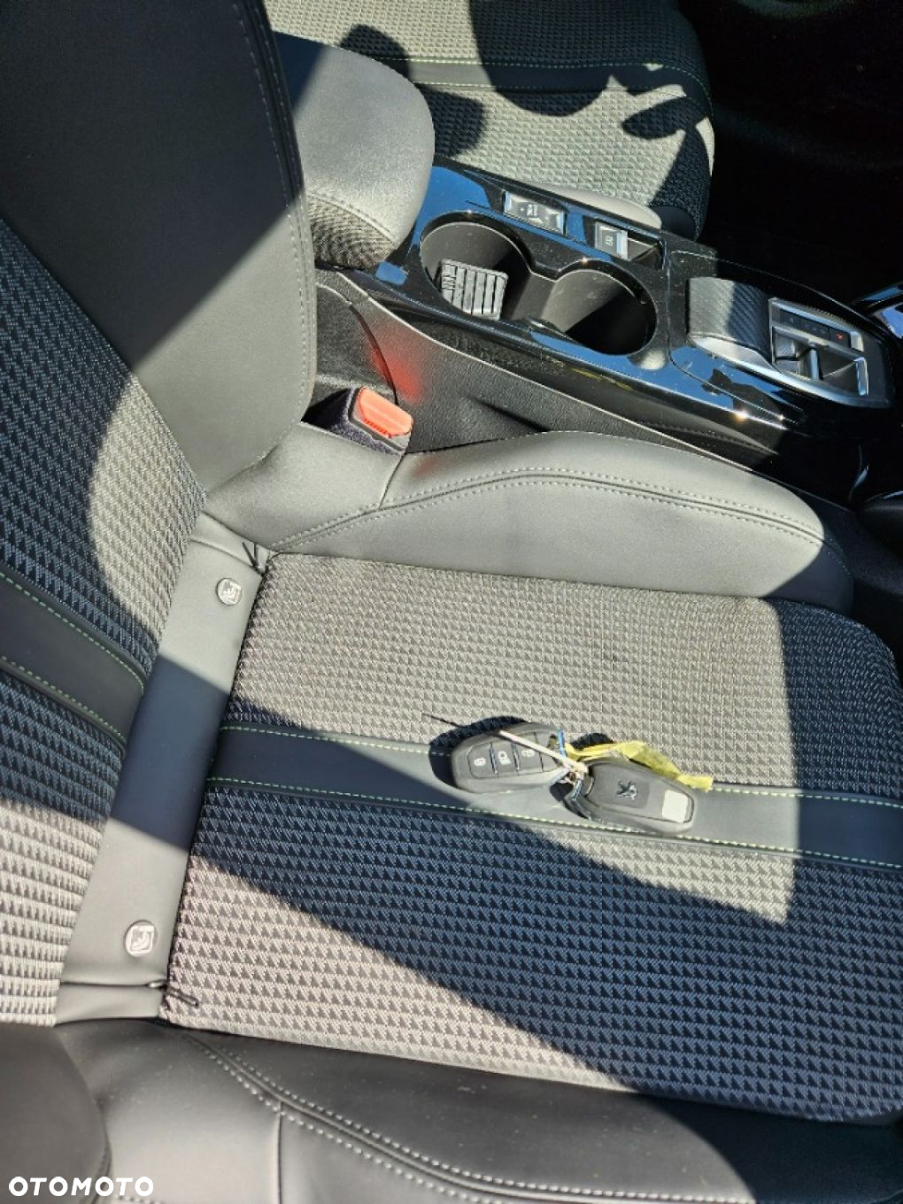 Peugeot 208 - 36