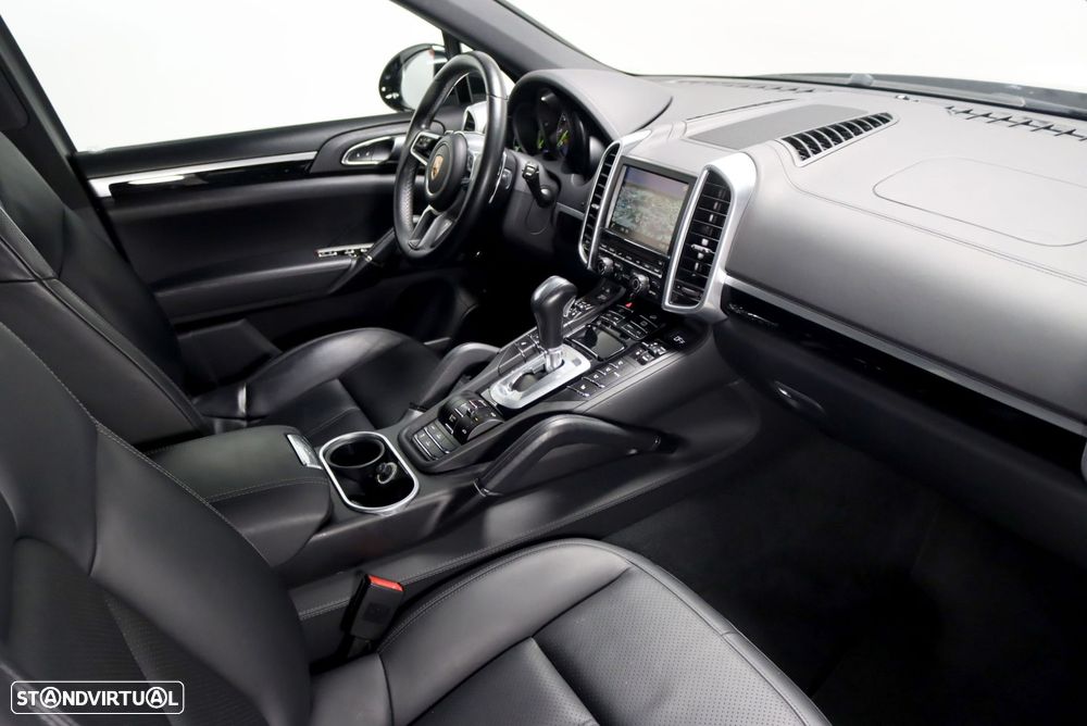 Porsche Cayenne - 19