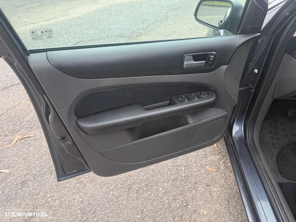 Ford Focus SW 1.6 TDCi Trend - 8
