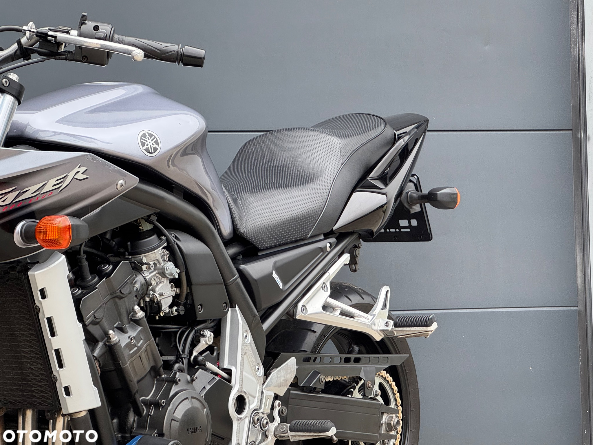 Yamaha FZS - 24