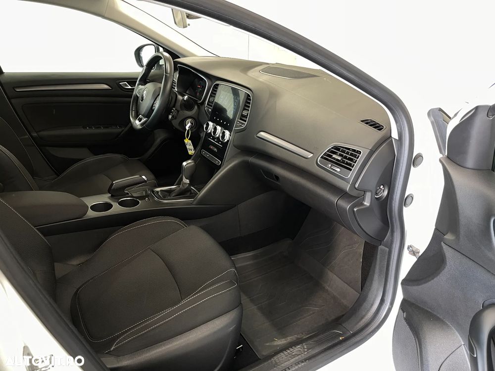 Renault Megane TCe EDC Zen - 10