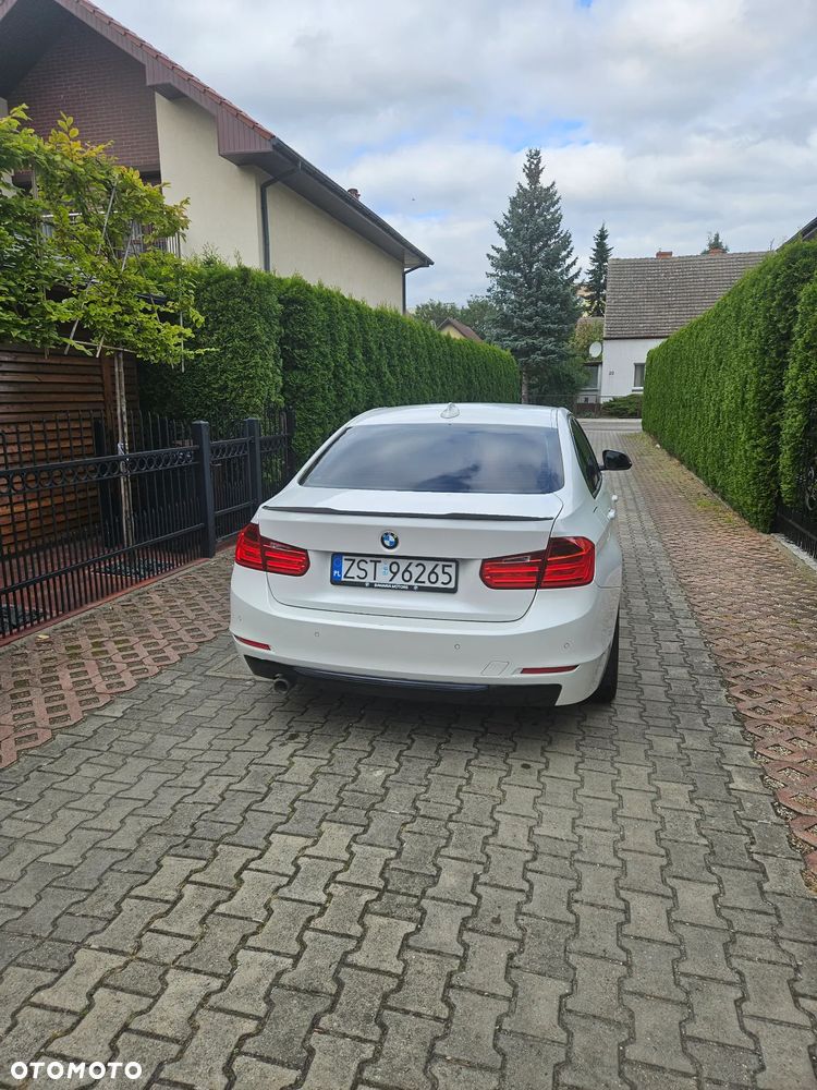 BMW Seria 3 318d Sport Line - 3