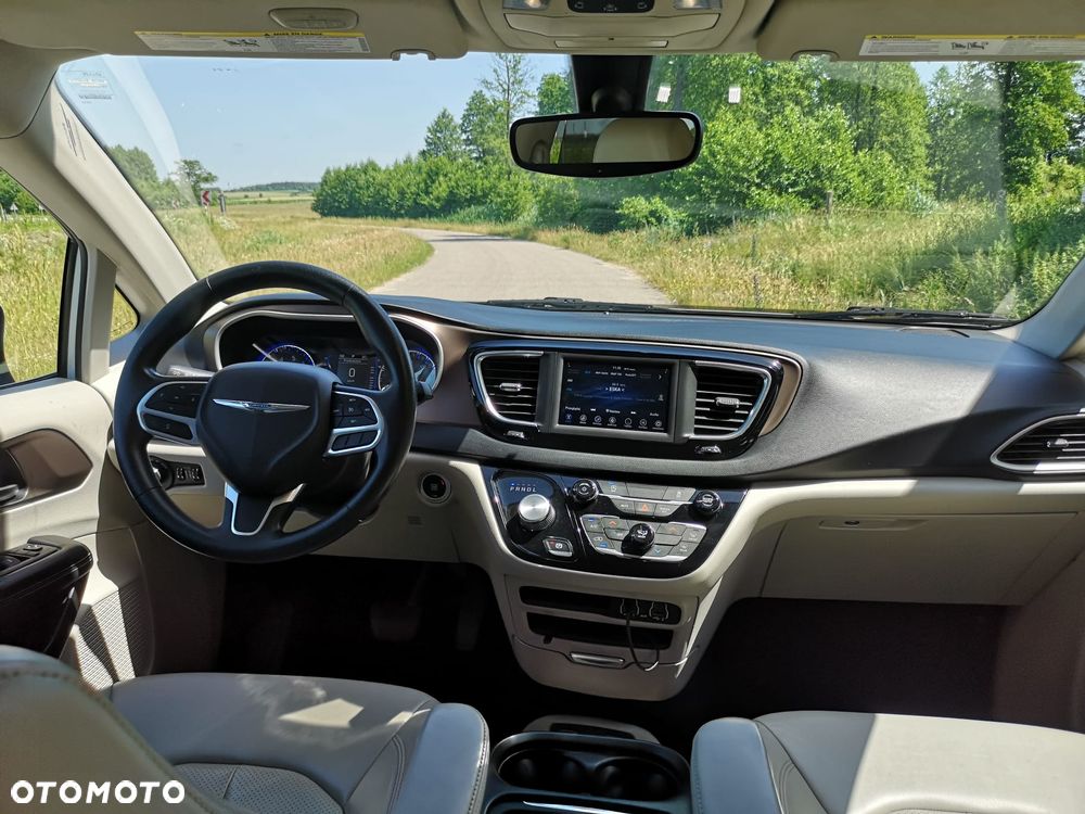 Chrysler Pacifica - 24