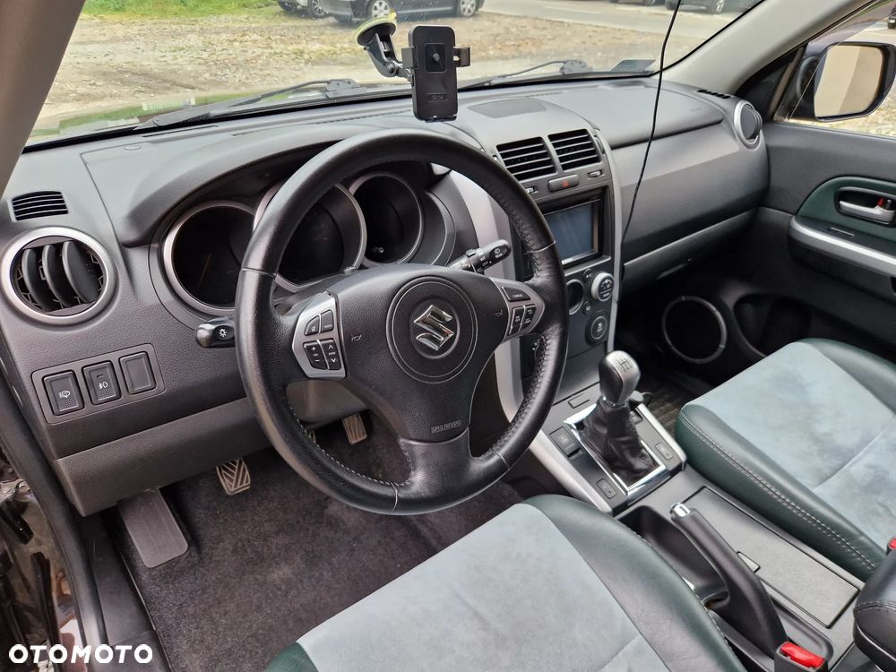 Suzuki Grand Vitara 2.4 Premium - 14