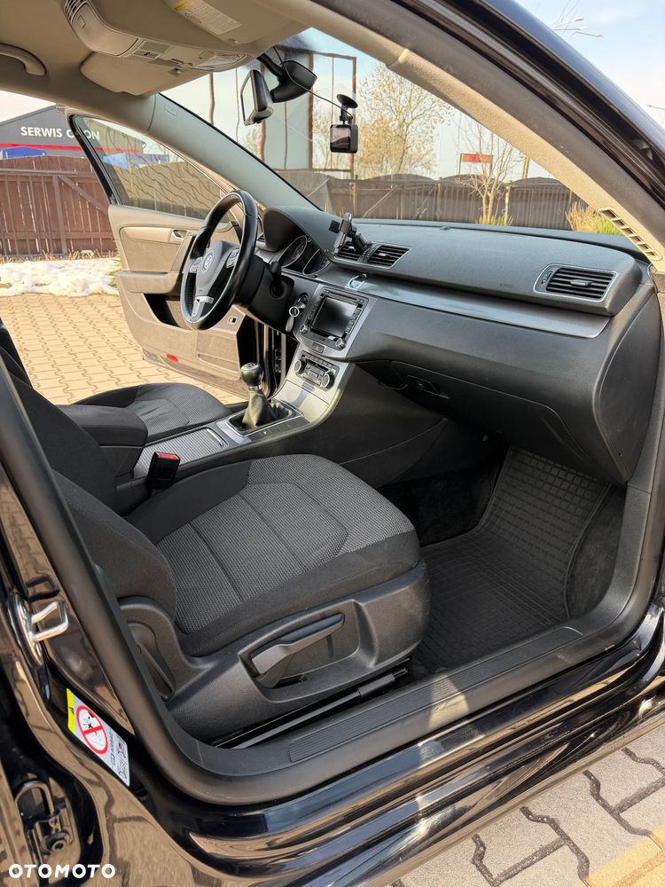 Volkswagen Passat - 20